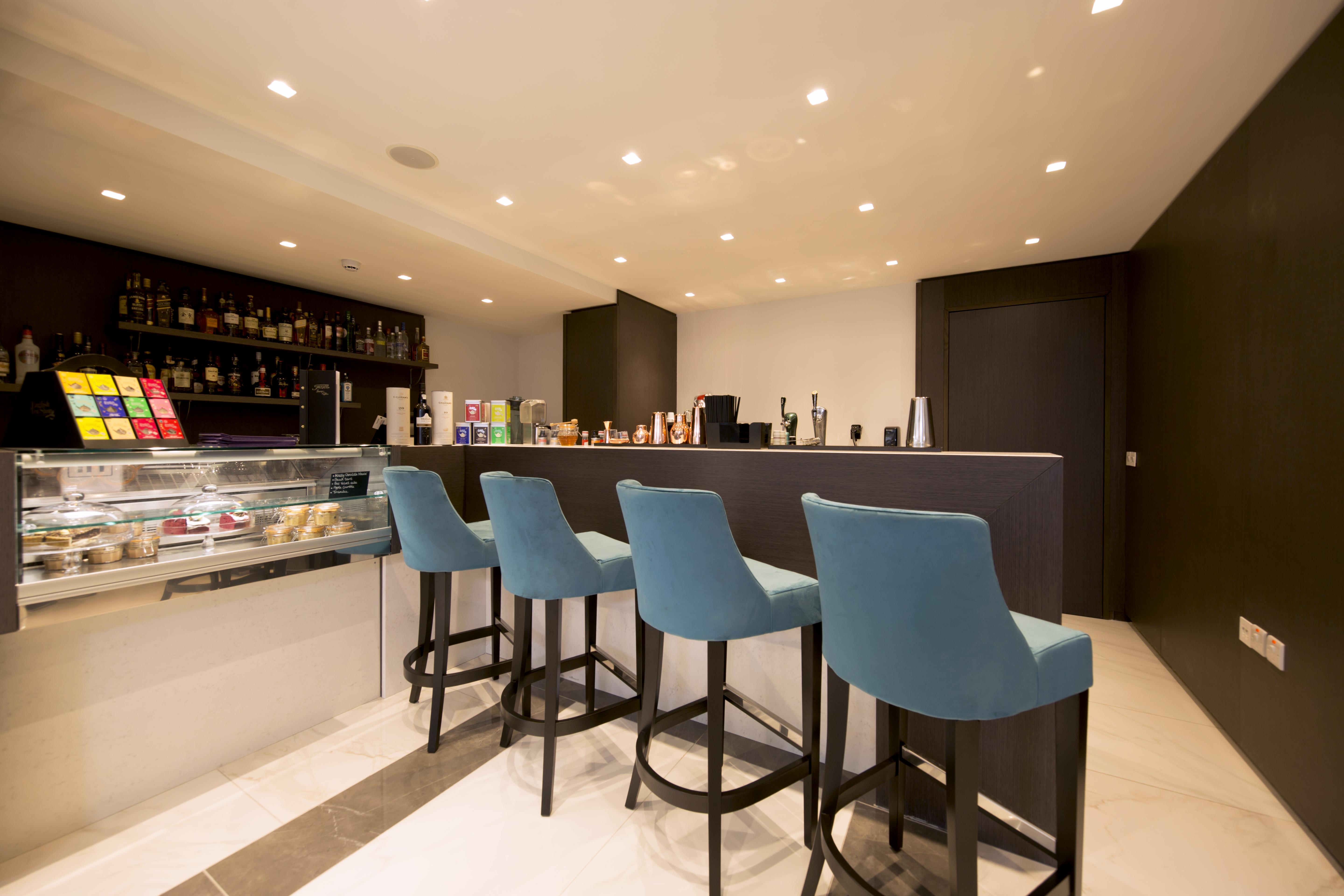 Urban Valley & Hotel 4*